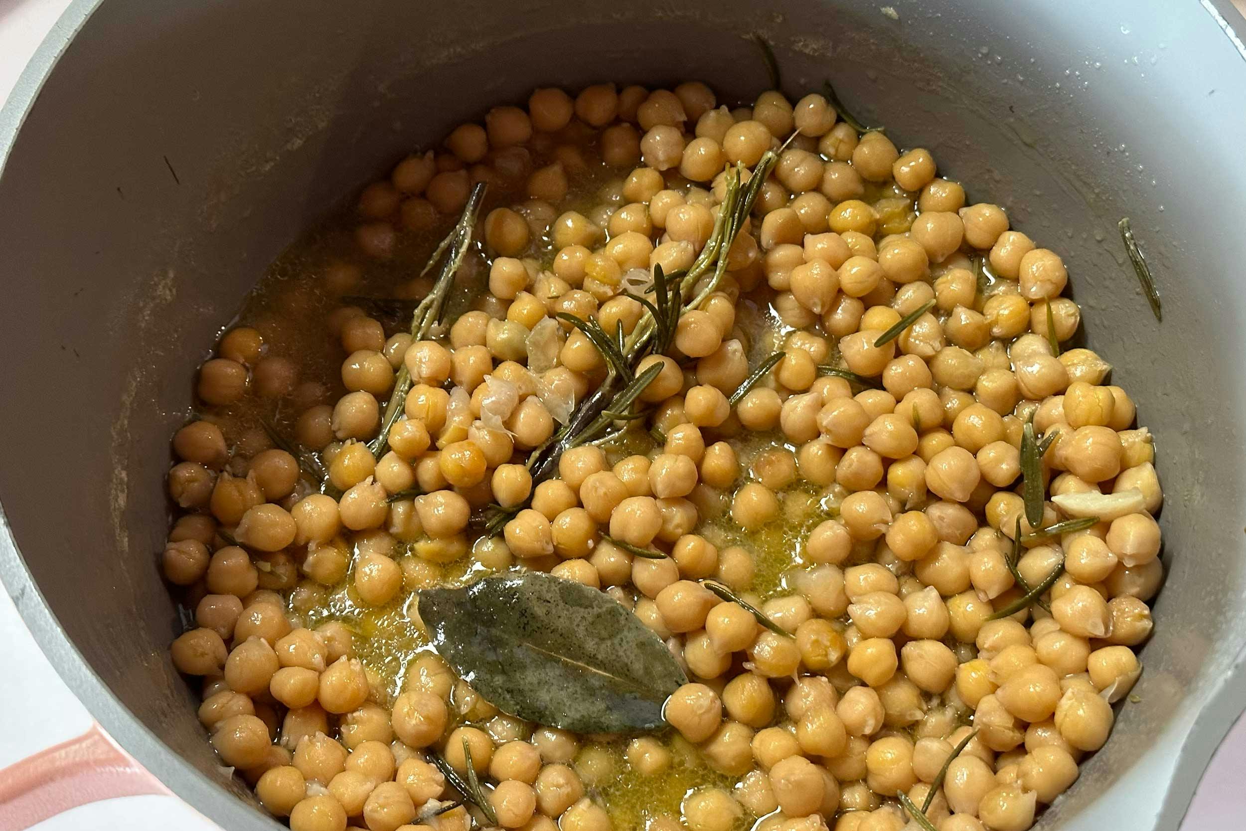 pot of chickpeas