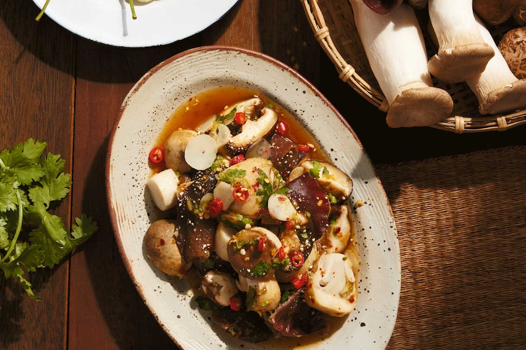 Seared mushroom salad (yum hed ruam)