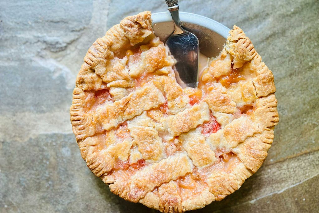 A choose-your-own-adventure peach pie (or cobbler)