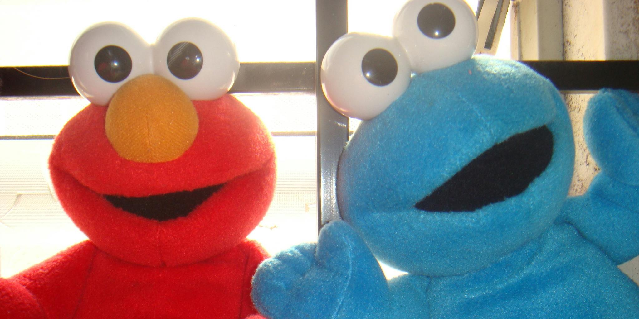 Elmo and Cookie Monster toys have NSFW fun when left in a box together